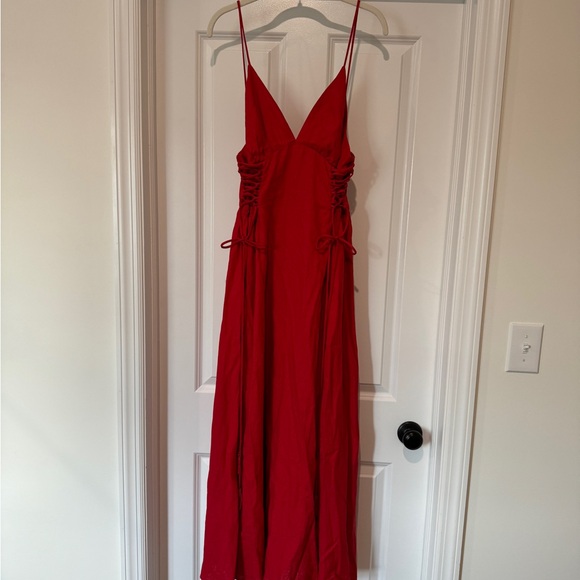 Brand New Without Tag
Farm Rio Red Lace Up MIDI Dress
Size- Large
Color- Red - Picture 4 of 8
